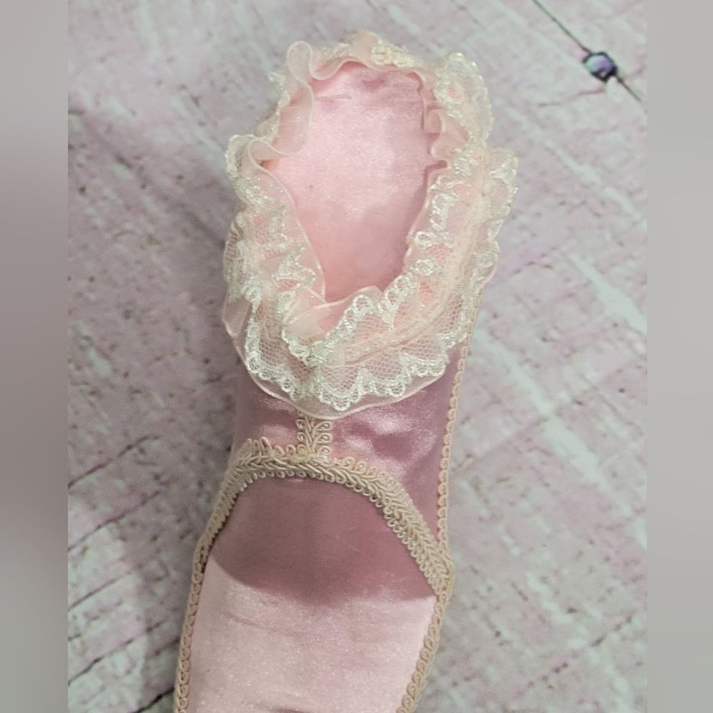 Victorian Shoe Pin Cushion - Picture 2 of 8